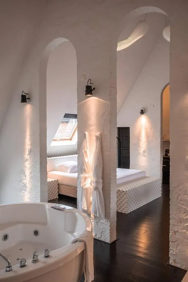 أنتويرب B&B Suites Feek 5*,